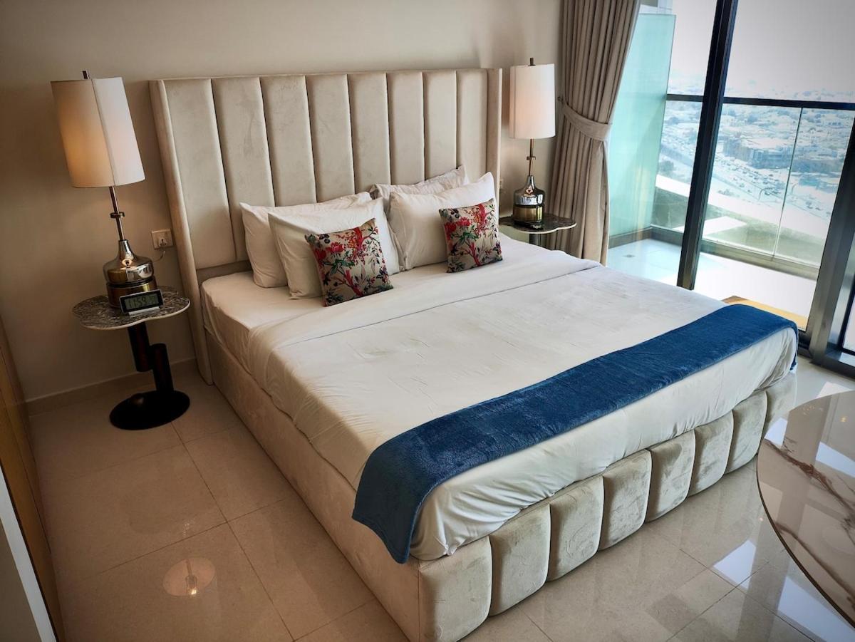 Aykon Panoramic Skyline View * Dubai