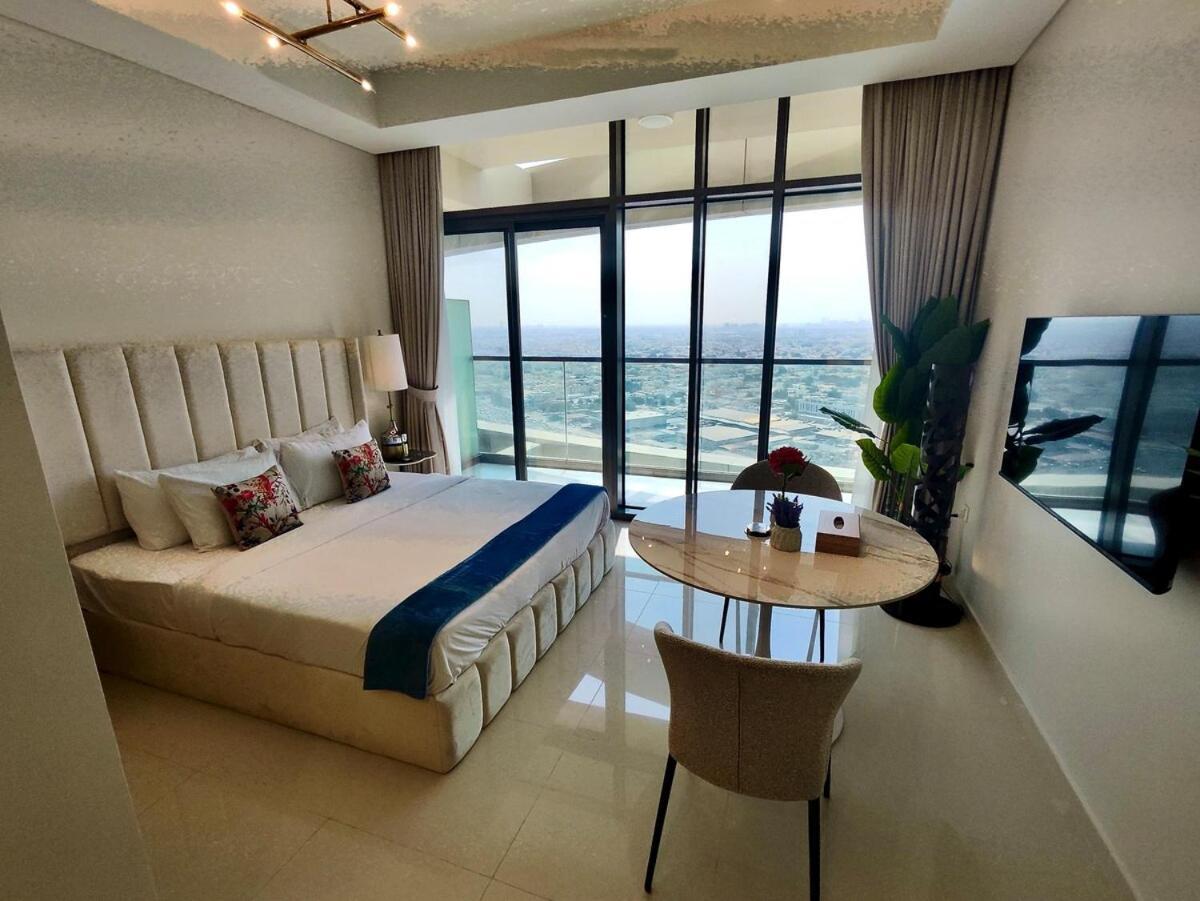 Aykon Panoramic Skyline View Dubai