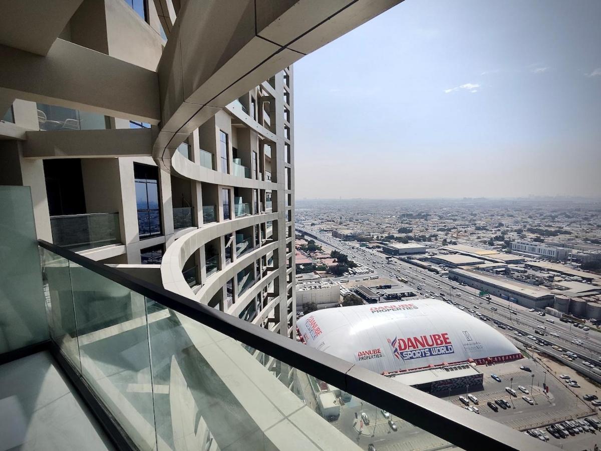 Aykon Panoramic Skyline View * Dubai